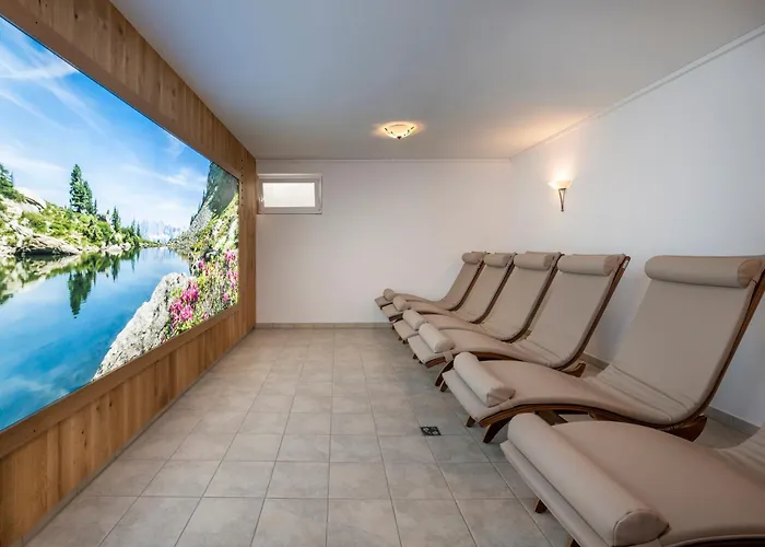 布伦纳酒店 - 雷特拉姆 3*